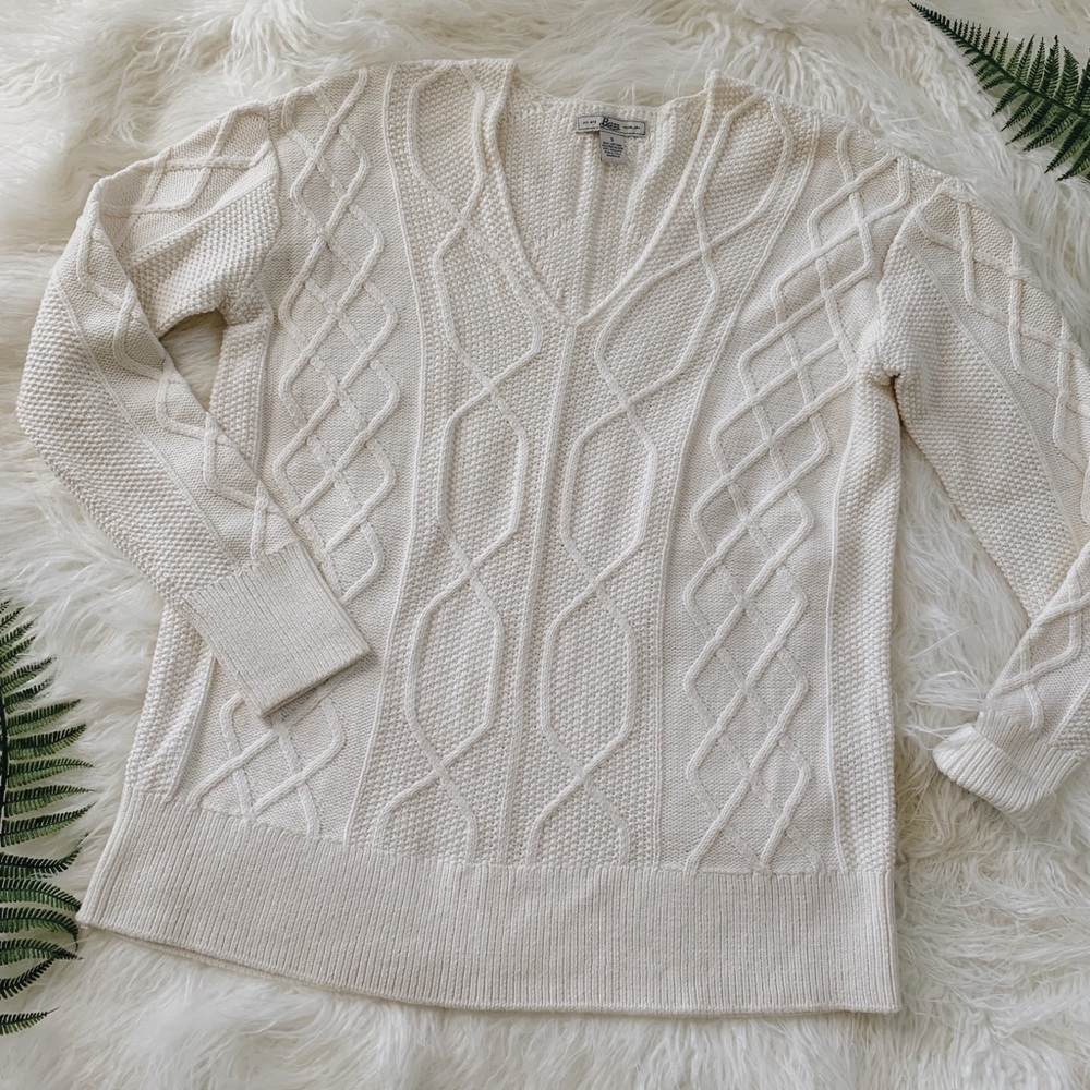 LIKE NEW cream G.H.Bass cable knit v neck sweater